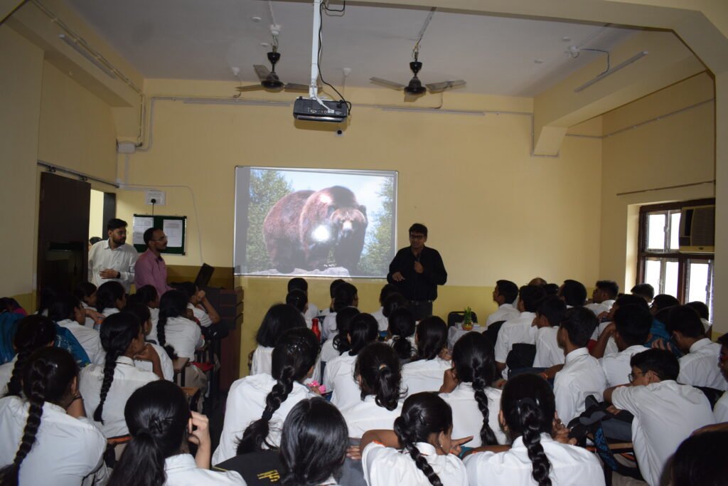 Smart Class Classrooms and Education World Class Laboratory in Indian Public School - IPS Howrah - Best CBSE School Smart Class Classrooms and Education World Class Laboratory in Indian Public School - IPS Howrah - Best CBSE School